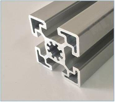 ¿Cuáles son los estándares de implementación de los perfiles de aluminio?