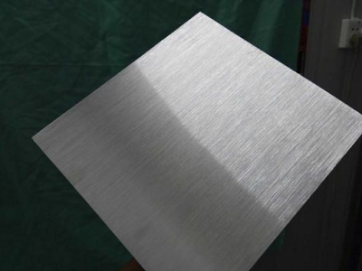 El proceso de producción de la placa de aluminio cepillada